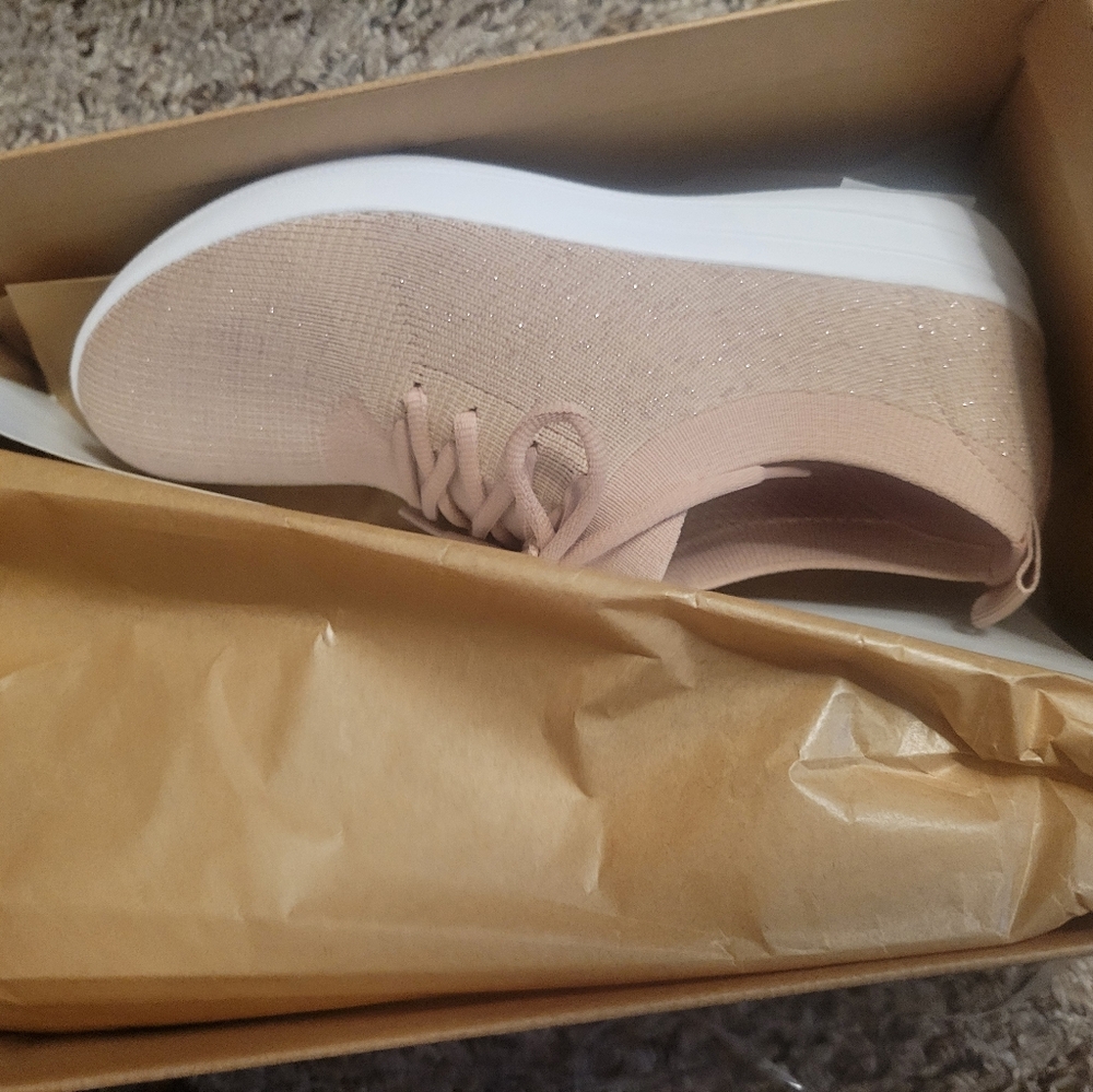Fitflop Women's Knit Lace-Up Sneakers in Beige/Rose Gold.New in box - Picture 7 of 8